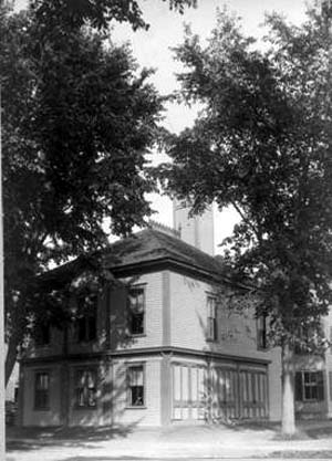 Pittsfield Park_St_Old_Fire_Station.jpg